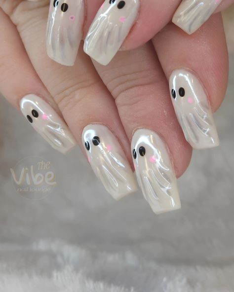 "Beat the fear of heights you little ghost. Don't be afraid. It's just a game" 👻 I hope everyone is enjoying scary season so far 🫣🤍💅 . #chrome #chromenails #chromenailart #ghost #ghosts #ghostnails #3dnails #3dnailart #texturednails #TheVibeNailLounge #607nails #ghostie #scary #scarynails #cutenails #niceghost #halloweennails #halloween #spooky #spookynails #whitenails #cumwhitenails #milkynails #milkywhitenails #coffinnails #Octobernails #October #nailforum Santa Hat Nails, Scary Nails, Fear Of Heights, Chrome Nail Art, Milky Nails, October Nails, Little Ghost, Just A Game, 3d Nail Art