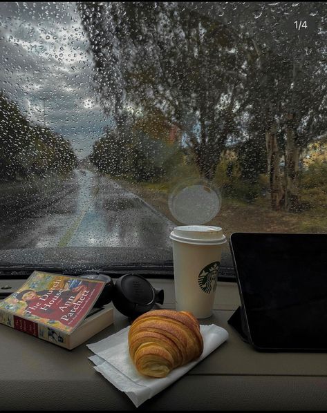 Vida Aesthetic, Fall Aesthetic Pictures, Rain And Coffee, Cozy Rainy Day, Rainy Day Aesthetic, Fall Mood Board, Autumn Rain, Gloomy Day, Cozy Aesthetic