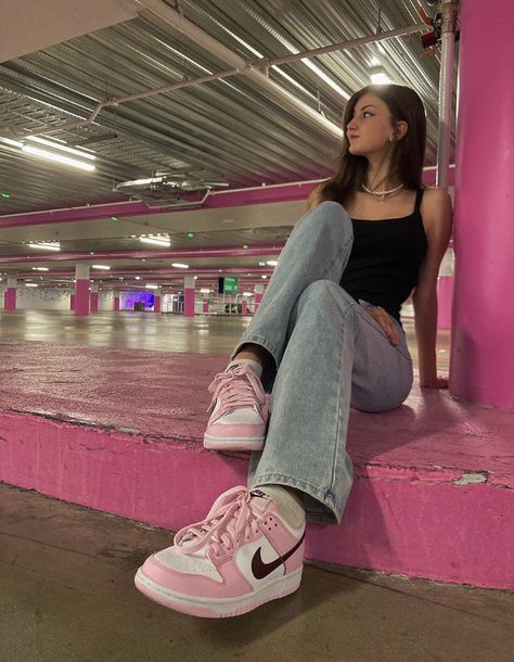 Dunks Fit, Pink Era, Hot Pink Shoes, Dunks Outfit, Pink Jordans, Cool Girl Outfits, Shoe Wishlist, Y2k Outfits, Pink Nikes