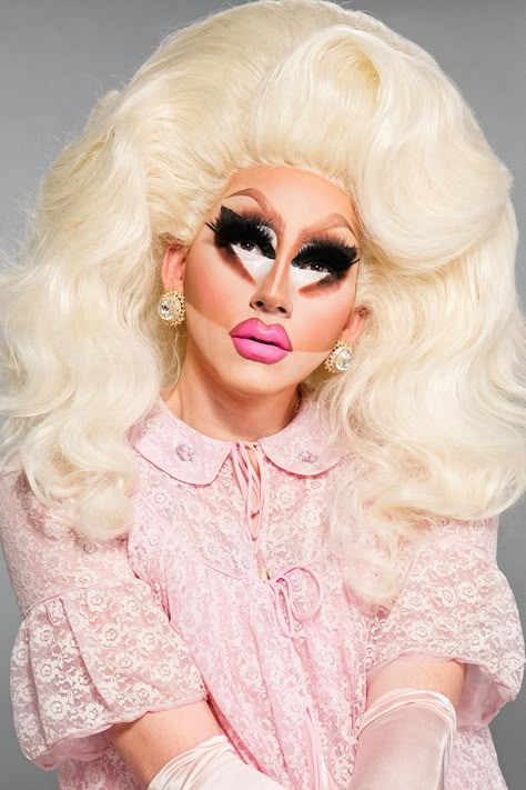 Drag makeup, Drag has historically had influence in the beauty industry from Vaudeville to present day, 2018  Image retrieved from Cosmopolitan Drag Wigs, Drag Queen Outfits, Drag Make-up, Trixie Mattel, Drag Queen Makeup, Trixie And Katya, Drag Makeup, Queen Makeup, Queen Dress