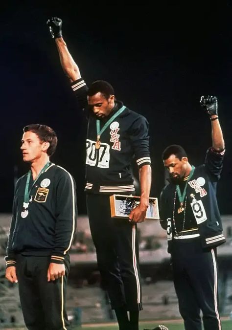 The 9 Most Iconic Documentary Photographs of All Time Black Power Salute, Tommie Smith, 1968 Olympics, Usa Socks, Jesse Owens, Famous Pictures, Logo Wear, Olympic Medals, Summer Olympics