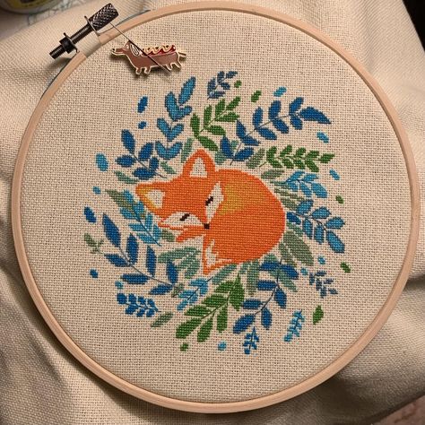 Cross Stitch World — a snoozy spring fox by the_fuzztron Fox Cross Stitch, Geeky Cross Stitch Patterns, Fox Embroidery, Cat Cross Stitch Pattern, Cross Stitch Books, Cute Cross Stitch, Cross Stitches, Cross Stitch Animals, Hand Embroidery Patterns