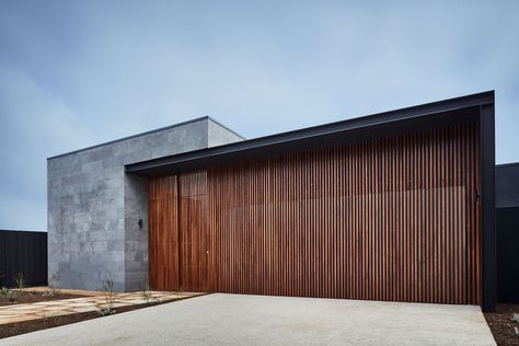 Garage Facade, Auhaus Architecture, Architecture Baroque, Life Space, Casa Country, Internal Courtyard, Patio Interior, The Courtyard, Courtyard House