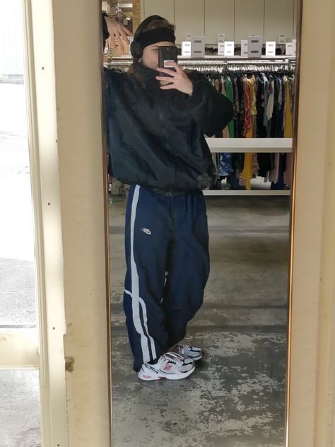 Nike Pants, new balance shoes, black headband, baggy outfit, baggy black jacket, braids, headphones Baggy Active Wear, Baggy Nike Pants Outfit, Track Pants Outfit Women Winter, 90s Nike Outfit, Nike Headband Outfit, Nike New Balance Outfit, Modest Baggy Outfits, Baggy Sporty Outfit, Gym Outfit Loose