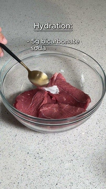 How to make any cheap-cut steak delicious ✨ How To Tenderize Beef, How To Tenderize Steak, Tenderize Beef, Tenderizing Meat, 1960s Food, Short Ribs Slow Cooker, Food Steak, Beef Steak Recipes, Beef Steaks