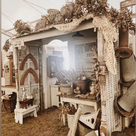 The COTTON SHED®️™️ (@thecottonshed) • Instagram photos and videos Farmhouse Booth Display Ideas, Flea Market Booth Display Ideas, Vintage Booth Display Ideas, Fall Store Displays, Antique Mall Booth Ideas, Vintage Markets Display, Flea Market Displays, Vintage Store Ideas, Vintage Market Booth