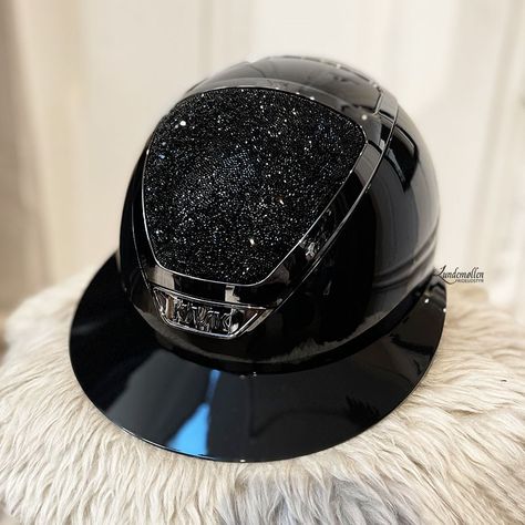 Helmet Horse Riding, Kask Helmet Horse Riding, Kask Equestrian Helmet, Horse Girl Aesthetic, Horse Riding Helmets, Horse Riding Outfit, Show Jumping Horses, Equestrian Aesthetic, Horse Riding Clothes