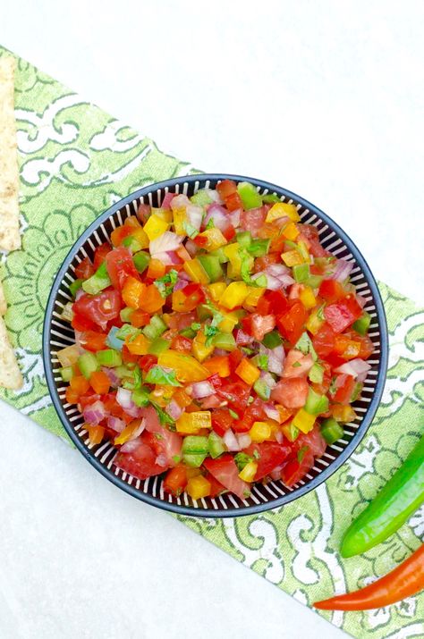 Bell Pepper Salsa Recipe, Orange Pepper Recipes, Green Pepper Salsa, Bell Pepper Salsa, Cilantro Salsa, Pepper Salsa, Mexican Appetizers, Fresh Tomato Recipes, Bell Pepper Recipes