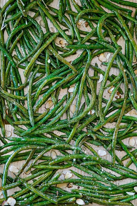 Best Oven Roasted Green Beans, Asparagus Green Beans Recipes, Roasted String Beans Recipe, Green Bean And Zucchini Recipes, Roasted Beans Green, Broiled Green Beans, Best Roasted Green Beans, Roasted Green Beans Recipe, Fresh Green Bean Recipes Roasted