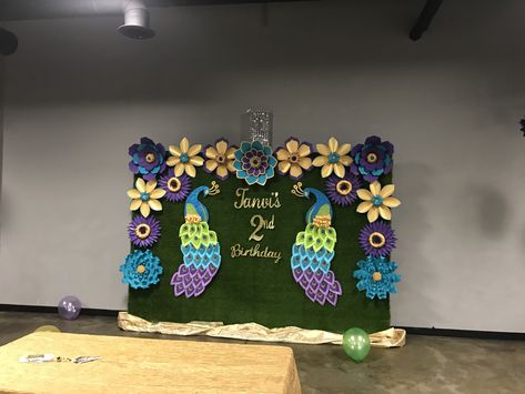 Peacock theme party #paperflowerbackdrop # peacock #floresdepapel # Peacock Theme Party, Peacock Backdrop, Egg Carton Flowers, Peacock Crafts, Duck Baby, Peacock Theme, Baby Dress Design, Paper Backdrop, Mardi Gras Party