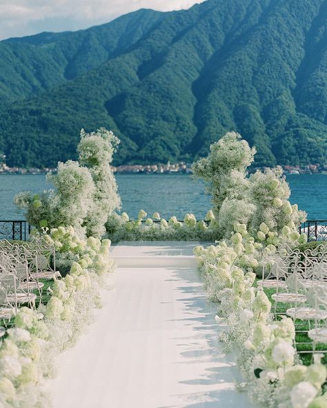 Crazy Rich Asians Wedding, Traditional Pakistani Wedding, Summer Film, Gypsophila Wedding, Wedding Isles, Indoor Wedding Receptions, Dream Wedding Decorations, Wedding Backdrop Design, Lakeside Wedding