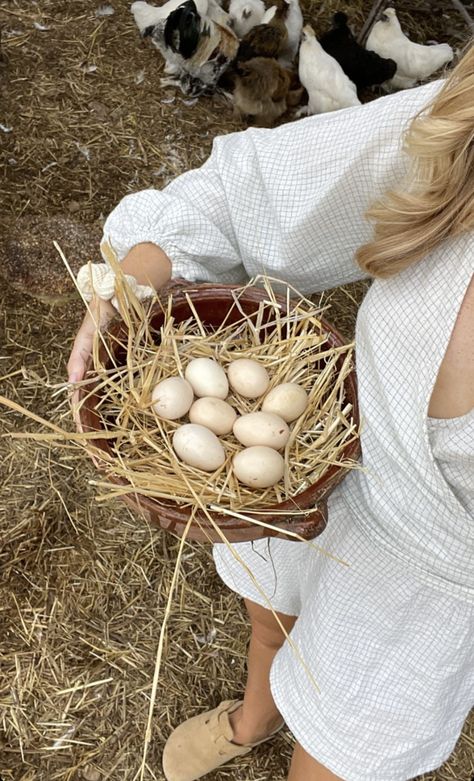 Farmhouse Wife Aesthetic, Farmlife Aesthetic, Farmer Life Aesthetic, Aesthetic Farm Life, Farmer's Daughter Aestethic, Farm Girl Aesthetic, Farmer Aesthetic, Farm Life Aesthetic Family, Farming Family Aesthetic