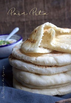 La cuisine libanaise à l'honneur avec le pain pita à la poêle, une version plus facile et rapide à préparer. Les conserver tièdes jusqu'au moment de servir. Lebanese Bread, Pain Pita, Cooking Bread, Lebanese Recipes, Pita Bread, Arabic Food, Bread Dough, Naan, Tortillas