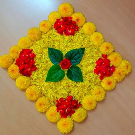 Creativity ♥️ S. Manjula Creation | Instagram Onam Flower Decoration Simple, Flower Kolam Design, Dusshera Rangoli Ideas, Easy Flower Rangoli Simple, Rangoli Using Flowers, Easy Flower Rangoli Designs, Floral Rangoli Designs, Flowers Rangoli Designs Ideas, Flower Rangoli Designs Simple