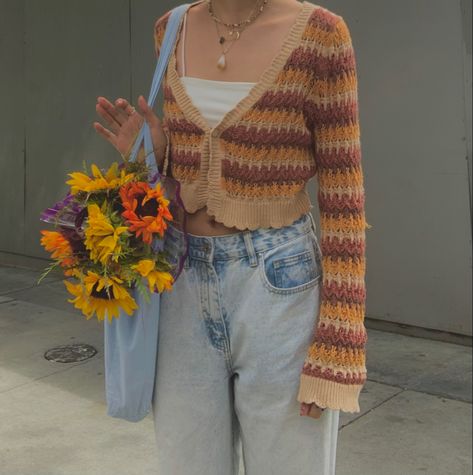 #aesthetic #fall #fallfashion #outfits #fallinspo #tiktok #flowers #sunflower #tote #tumblr #accessories #instagram Fall Sunflower Aesthetic, Sunflower Dress Aesthetic, Sunflower Aesthetic Clothes, Sunflower Girl Aesthetic, Sunflower Dark Aesthetic, Outfits 2000s, Fall Inspo, Outfit Inspo Fall, Fall Outfits