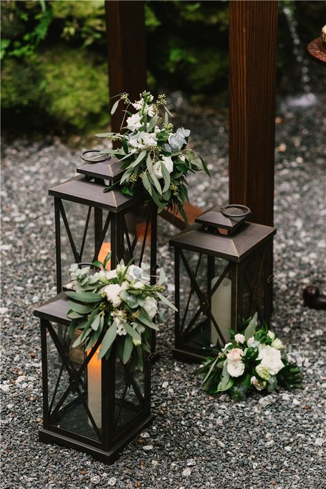 Stunning Lantern Wedding Decorations on a Budget Black Lanterns Wedding Centerpiece, Black Lantern Wedding, Lantern Wedding Ceremony, Lantern Styling, Lantern Wedding Decor, Decorate Lantern, Lanterns With Flowers, Lanterns Wedding, Lantern Decor Wedding