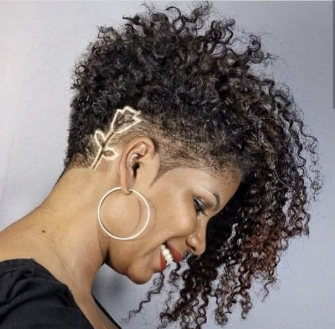 Natural Haircuts, Short Textured Hair, Short Natural Haircuts, Cabello Afro Natural, Short Natural Curly Hair, Shaved Side Hairstyles, Tapered Natural Hair, Natural Hair Cuts, Tapered Hair