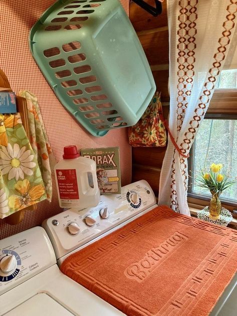 Retro Laundry Mat, Mid Century Laundry Room, Cozy Fireplace Decor, White Tree Decorations, Wall Pantry Ideas, Retro Laundry Room, Granny Chic Decor, Fireplace Decor Ideas, Goth Bedroom