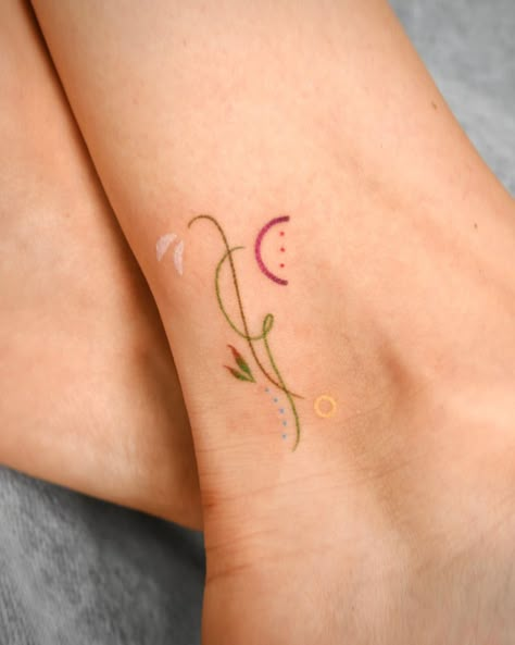 Minimalist Tattoo Colored, Minimalist Color Tattoo, Minimalist Colored Tattoo, Subtle Gay Tattoo, Tattoo Over Scar, Brain Tattoo, Tattoo Catalog, Tattoo Signs, Infinity Tattoos