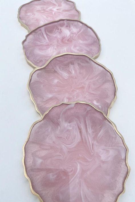 Geode Resin Coasters, Pink And White Marble, Pink Coasters, Epoxy Coasters, Crystal Coasters, Gold Coasters, Pink Plates, Resin Crafts Tutorial, Unique Coasters