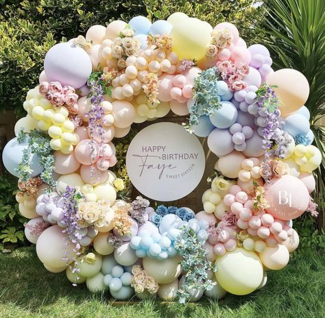 Pastel Balloons With Flowers, Pastel Balloon Garland With Flowers, Pastel Color Balloon Decor, Pastel Balloon Decor, Pastel Balloons Decoration, Spring Balloon Arch, Spring Balloon Garland, Pastel Birthday Decor, Spring Balloons