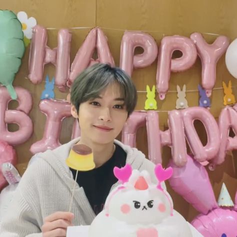 ｡♡Happy Birthday Lino !!♡｡ #straykids #leeknow #leeminho #icon Happy Birthday Icons, Birthday Icon, Birthday Wallpaper, Happy Birthday Video, Beef Wellington, Lee Know Stray Kids, Singing Happy Birthday, Birthday Gif, Kids Icon