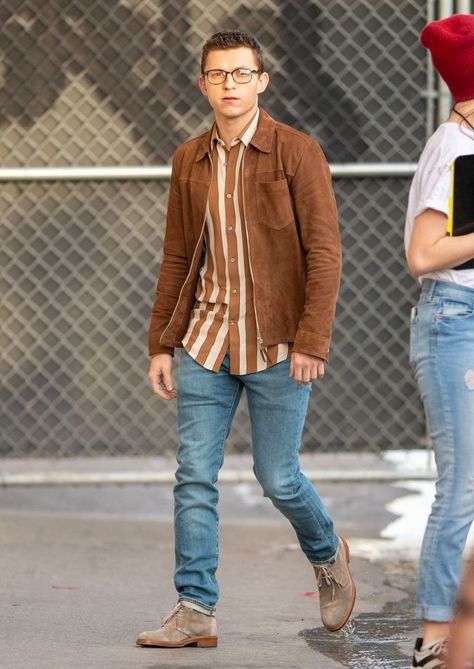 Boots Men Outfit, Boots Outfit Men, Couple Fits, Chukka Boots Men, Mens Fashion Edgy, Street Fashion Men Streetwear, Adidas Outfit, Famous Men, Stop Talking