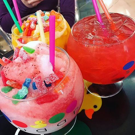 Drinks from Sugar Factory in Las Vegas, Nevada! Vegas Girls Trip, Las Vegas Attractions, Vegas Attractions, Vegas Birthday, Vegas Food, Sugar Factory, Vegas Fun, Las Vegas Vacation, Vegas Vacation