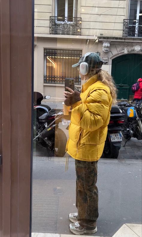 Winter Parka Outfit, Yellow Puffer Jacket Outfit, Yellow Puffer Jacket, Parka Outfit, Puffer Jacket Outfit, Outfit 2023, Winter Parka, Yellow Outfit, Cool Fits