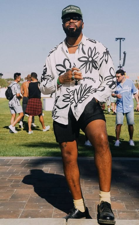 Spring Summer Outfits 2023 Men, Chino Street Style, Black Tee Outfit Men Streetwear, Mens Musician Style, Male Artist Aesthetic Clothing, Beyonce Concert Outfit Ideas Men, Summer Festival Outfit Ideas Men, Men Cropped Pants Outfit, Men’s Streetwear 2023