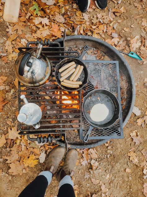 Camping Autumn Aesthetic, Camping Asthetics Photos, Camping Astethic Pictures, Autumn Campfire, Camping Astethic, Camping Autumn, Orange Camping Aesthetic, Camping In The Fall, Family Camping Trip Aesthetic