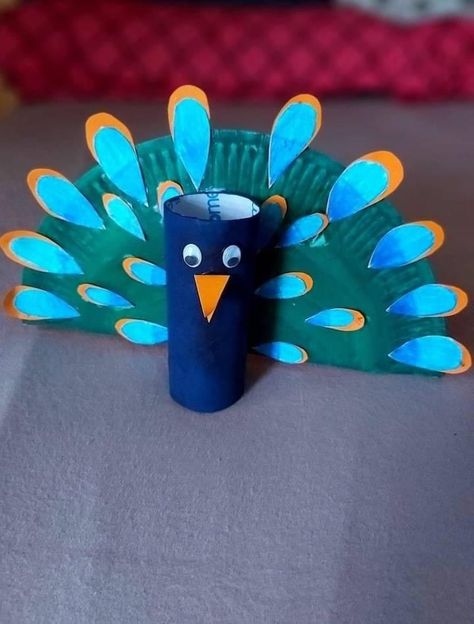 Paper Peacock, Diy Paper Lanterns, Diy – Velikonoce, Toilet Paper Crafts, Toddler Arts And Crafts, Crafts Easter, Toilet Paper Roll Crafts, Decorations Table, Paper Roll Crafts