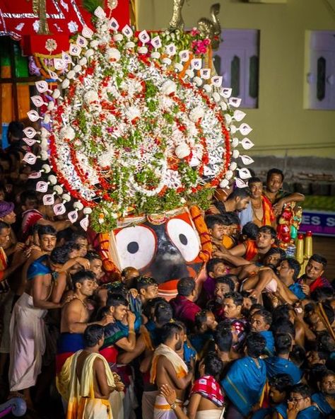 Mor Pankh Background, Jagannatha Beautiful Images, Jagannath Ji, Shree Jagannath, Ratha Yatra, Status Motivational, Album Artwork Cover Art, Rath Yatra, Funny Art Prints