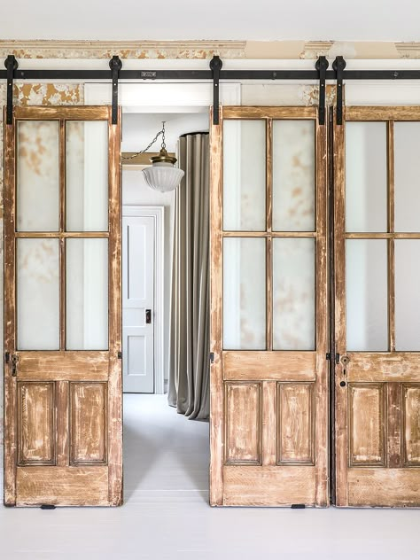 These 100-Year-Old Doors Make All Other Room Dividers Pale in Comparison Cheap Old Houses, Moveable Wall, Indoor French Doors, Antique Library, Door Dividers, Faux Walls, Movable Walls, Home Decorating Diy, Old Shutters