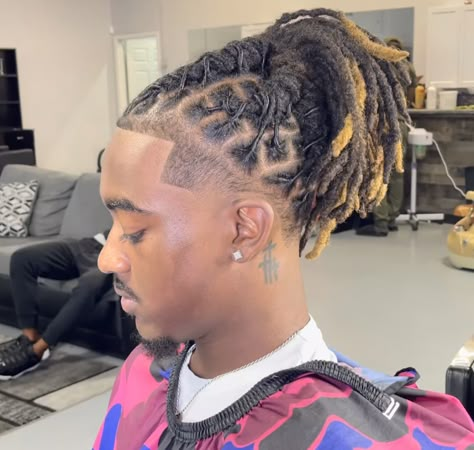 Full Head Dreads Men, Lox Styles, Tapered Hairstyles, Male Wigs, Temp Fade, Dread Ideas, Temp Fade Haircut, Boys Hairstyle, Dyed Dreads