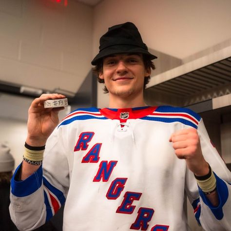 New York Rangers on X: "Greetings @metmuseum we have a submission https://t.co/J7KZXKmwWN" / X Hockey Wife, Artemi Panarin, Rangers Hockey, Hockey Memes, Hot Hockey Players, Hockey Baby, Ice Hockey Teams, Nhl Players, New Boyfriend