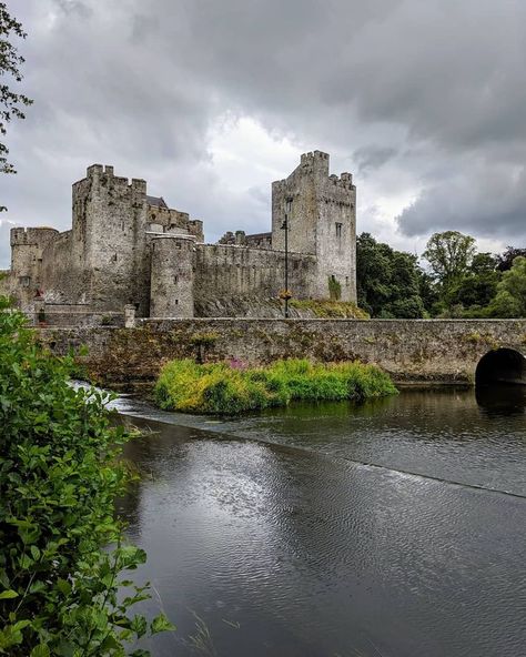 Cahir Castle is one of the largest castles in Ireland and almost seems to grow out of the rocky island it is built into the River Suir. Located in County Tipperary, the castle was built by the O’Brien family in the 13th century. Photo by @fevieira2 Cahir Castle https://lovetovisitireland.com/place/cahir-castle/ Rocky Island, Limerick City, County Sligo, Galway City, County Galway, Castles In Ireland, Love Ireland, Beautiful Churches, County Clare