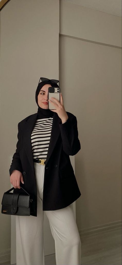 Hijabi Outfits Blazers, Hijab With Blazer Outfit, Vest Blazer Outfit Hijab, Hijab On Blazer, Blazer Outfits For Hijabis, Hijabi Blazer Outfit Formal, Blazer Outfits Casual Hijab, Black Outfits For Women Hijab, Black Vest Outfit Hijab