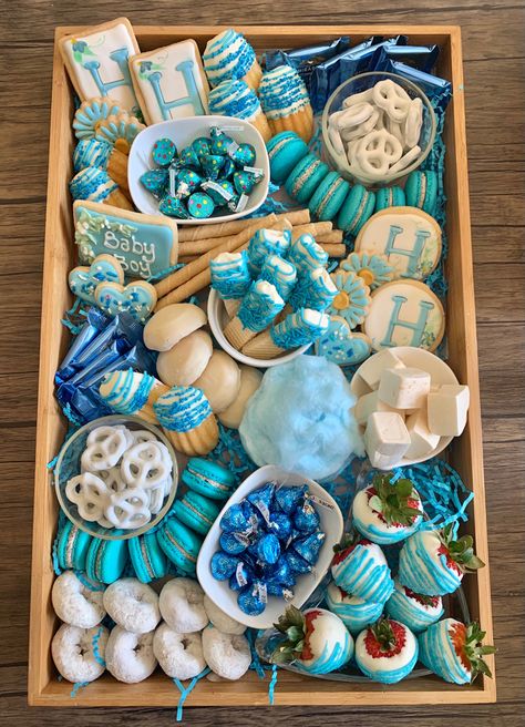 Blue Party Food Board, Blue Boards Food, White And Blue Candy Bar, Blue Themed Snack Board, Mama Mia Themed Desserts, Color Board Night Food, Blue Dessert Board, Blue Platter Food, Blue Food Charcuterie Board