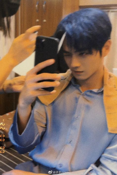 cdrama tweets on Twitter: "#XuKai shows his new hair color https://t.co/hFOKKzPXYD" / Twitter Xu Kai Smile, Xu Kai, New Hair Colors, Asian Men, Movie Stars, New Hair, Cute Hairstyles, Actors & Actresses, Pretty People