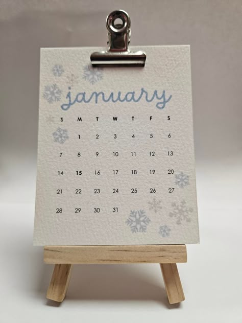 2025 Mini Easel Calendar Callender Handmade 2024, Calendar Diy Handmade, Mini Calendar Ideas, Diy Calendar Design, Handmade Calendar, 2024 Holidays, Calendars Design, Diy Desk Calendar, Mini Bulldog