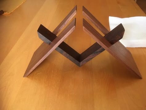 Diy Wood Napkin Holder, Napkin Holder Centerpiece, Napkin Holder Ideas Diy, Napkin Holder Ideas, Paper Towel Holder Ideas, How To Carve Wood, Wood Project Plans, Modern Napkin Holders, Wooden Napkin Holder