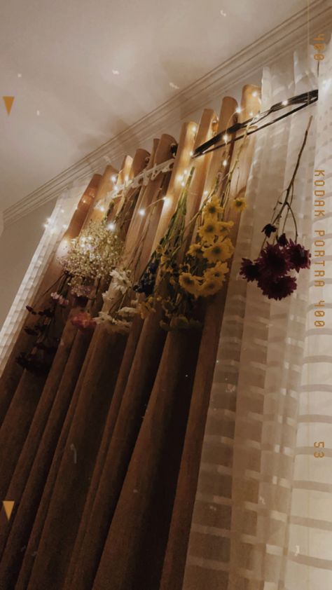 Dried Flowers Upside Down, Hanging Bouquet Upside Down, Upside Down Flowers Decoration, Upside Down Bouquet, Upside Down Flowers, Drying Flowers, Hanging Upside Down, Flower Decorations Diy, 2nd Year