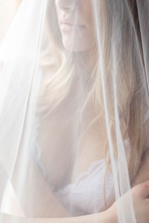 Budoir Sessions Wedding Veil, Budoir Sessions Bride, Bride Boudiour Photoshoot Ideas, Boidour Poses Bridal, Wedding Bodoir Sesion Ideas, Budior Photoshoot Ideas Bridal, Bouidor Photography Ideas Bridal, Bride Boudiour Photoshoot, Bridal Bourdier Photoshoot