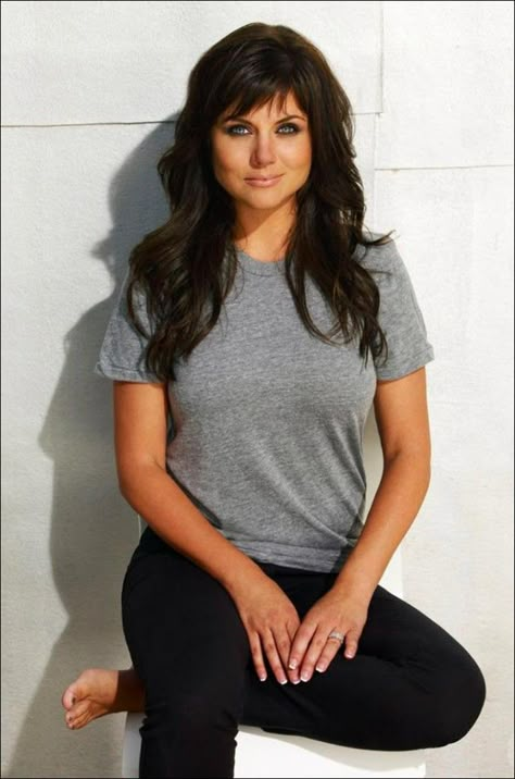 Tiffani Thiessen, Cast Photos, Short Bangs, Matt Bomer, Long Hair With Bangs, Long Layered Hair, Grunge Hair, Great Hair, Hair Today