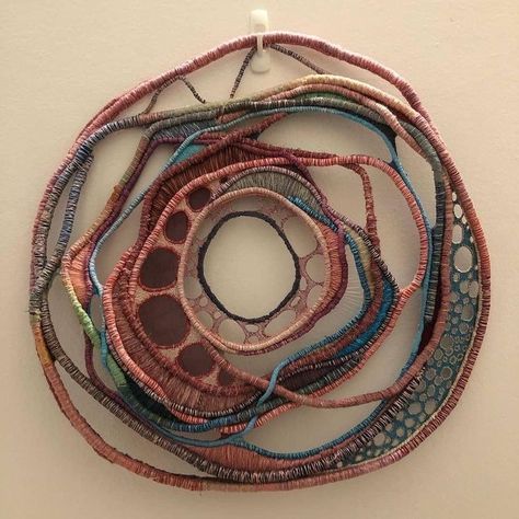 Takken Decor, فن النسيج, Circular Weaving, Fiber Sculpture, Textile Art Embroidery, Creative Textiles, Textile Sculpture, Good Intentions, Funny Fashion