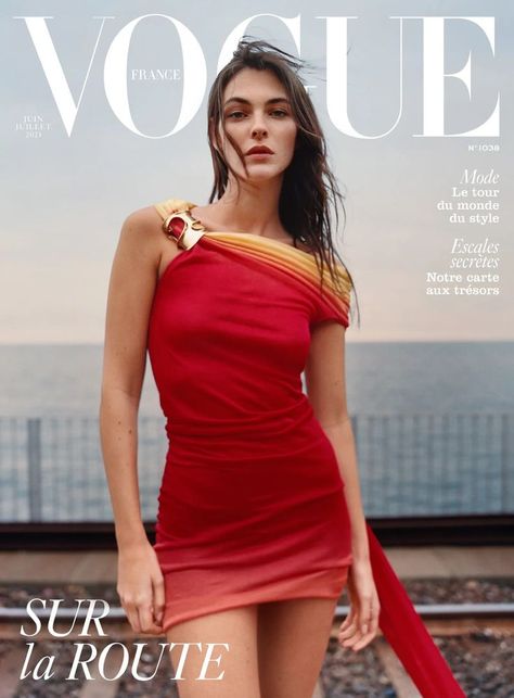 Vittoria Ceretti covers Vogue France June/July 2023 by Oliver Hadlee Pearch Vittoria Cerreti, Brescia Italy, Vittoria Ceretti, Vogue Magazine Covers, Vogue France, Magazine Vogue, Hippy Style, Vogue Spain, Vogue Germany