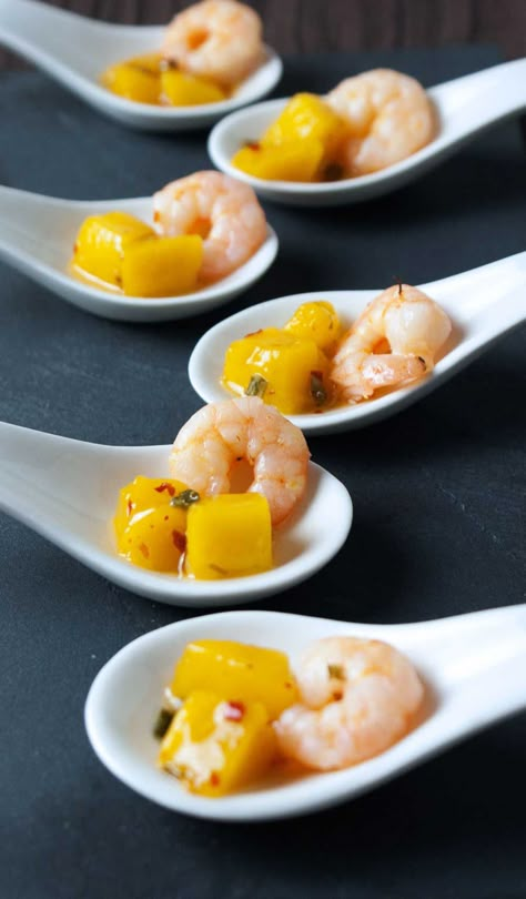 Spicy Prawn and Mango Spoons. A great sweet and spicy prawn appetiser. (A great sweet and spicy shrimp appetizer) Prawn Appetizers Finger Foods, Prawn Appetizers, Canape Spoons, Seafood Canapes, Prawns Appetizers, Tasting Spoons, Sweet And Spicy Shrimp, Shrimp Appetizer, Pandan Cake