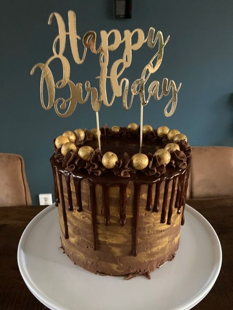 Brown And Gold Cake, Gold Buttercream, Buttercream Birthday Cake, Moms Birthday, Gold Cake, 16th Birthday, Celebration Cakes, Mom Birthday, How To Make Cake