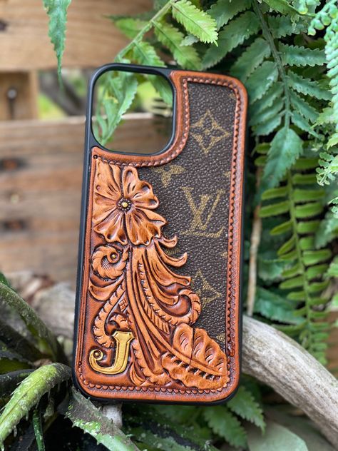 Tooled Leather Louis Vuitton, Leather Phone Case Western, Custom Leather Phone Case, Tooled Leather Phone Case, Country Iphone Cases, Western Bags Purses, Custom Leather Work, Custom Leather Belts, Leather Working Patterns